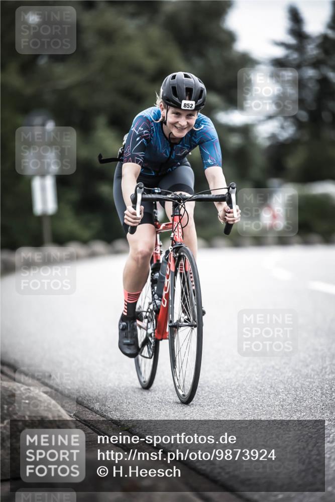 21.06.2026 - 29. Vierlanden-Triathlon H.Heesch http://msf.ph/oto/9873924 21.06.2026 12:15:57 Radfahren 818, 833, 852 meine-sportfotos.de