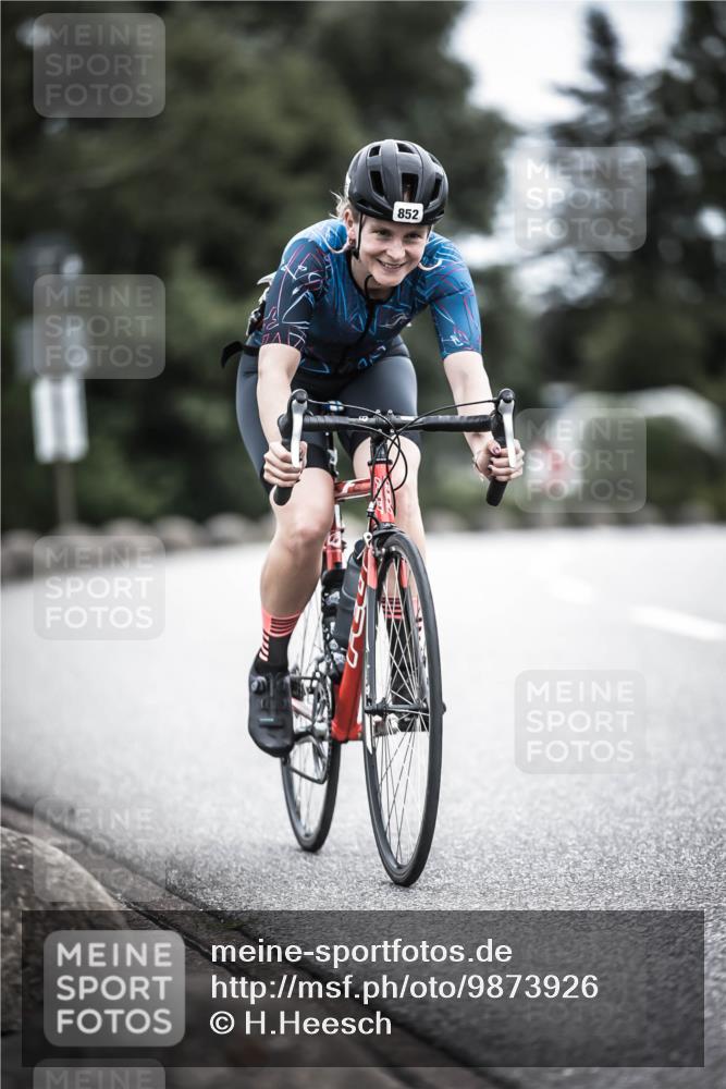21.06.2026 - 29. Vierlanden-Triathlon H.Heesch http://msf.ph/oto/9873926 21.06.2026 12:15:57 Radfahren 818, 833, 852 meine-sportfotos.de