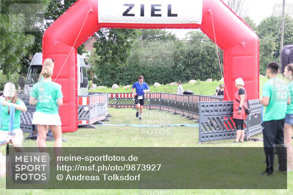 21.06.2026 - 29. Vierlanden-Triathlon Andreas Tolksdorf http://msf.ph/oto/9873927 21.06.2026 11:04:18 Ziel 360, 360 meine-sportfotos.de