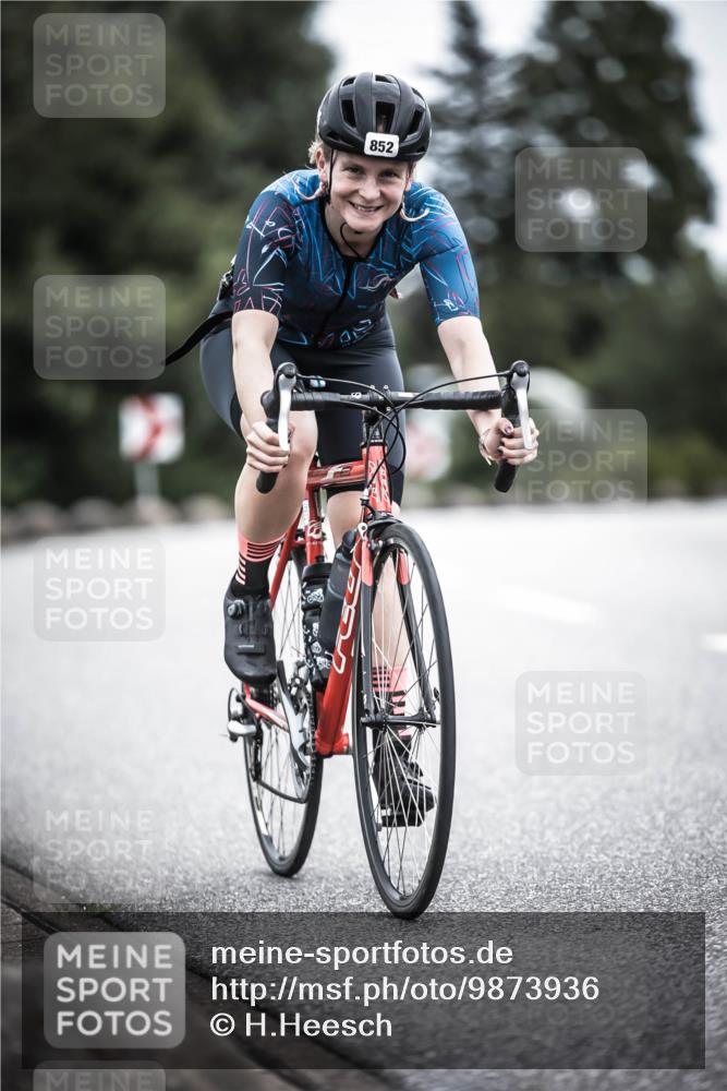 21.06.2026 - 29. Vierlanden-Triathlon H.Heesch http://msf.ph/oto/9873936 21.06.2026 12:15:58 Radfahren 818, 852 meine-sportfotos.de