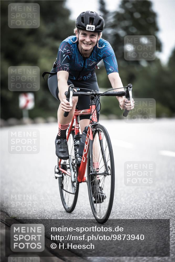 21.06.2026 - 29. Vierlanden-Triathlon H.Heesch http://msf.ph/oto/9873940 21.06.2026 12:15:58 Radfahren 818, 852 meine-sportfotos.de