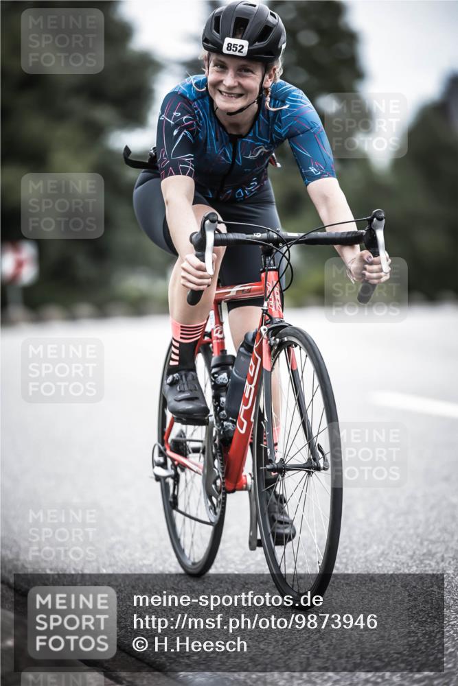 21.06.2026 - 29. Vierlanden-Triathlon H.Heesch http://msf.ph/oto/9873946 21.06.2026 12:15:58 Radfahren 818, 852 meine-sportfotos.de