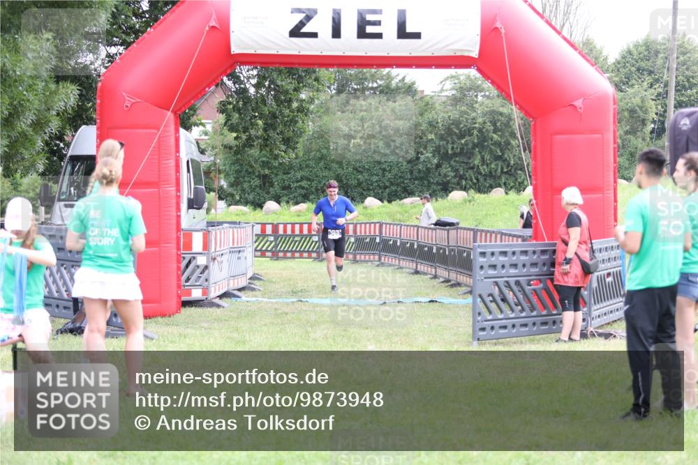 21.06.2026 - 29. Vierlanden-Triathlon Andreas Tolksdorf http://msf.ph/oto/9873948 21.06.2026 11:04:18 Ziel 360, 360 meine-sportfotos.de