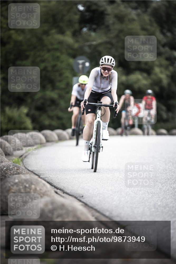 21.06.2026 - 29. Vierlanden-Triathlon H.Heesch http://msf.ph/oto/9873949 21.06.2026 12:16:08 Radfahren 834, 837, 856, 861 meine-sportfotos.de