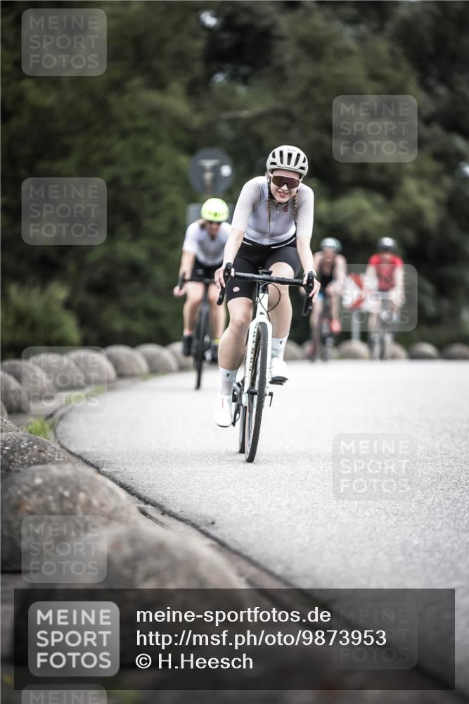 21.06.2026 - 29. Vierlanden-Triathlon H.Heesch http://msf.ph/oto/9873953 21.06.2026 12:16:08 Radfahren 834, 837, 856, 861 meine-sportfotos.de