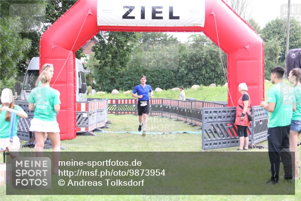 21.06.2026 - 29. Vierlanden-Triathlon Andreas Tolksdorf http://msf.ph/oto/9873954 21.06.2026 11:04:19 Ziel 360, 360 meine-sportfotos.de