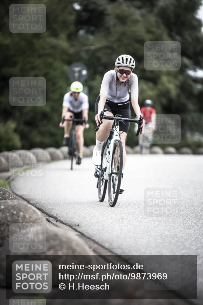 21.06.2026 - 29. Vierlanden-Triathlon H.Heesch http://msf.ph/oto/9873969 21.06.2026 12:16:08 Radfahren 834, 837, 856, 861 meine-sportfotos.de