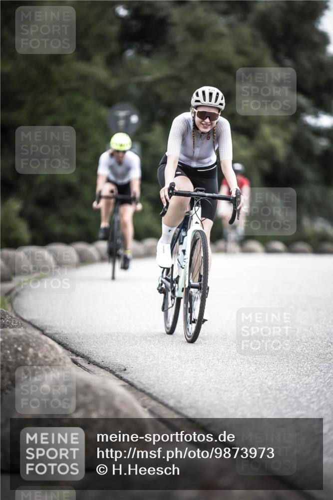 21.06.2026 - 29. Vierlanden-Triathlon H.Heesch http://msf.ph/oto/9873973 21.06.2026 12:16:08 Radfahren 834, 837, 856, 861 meine-sportfotos.de