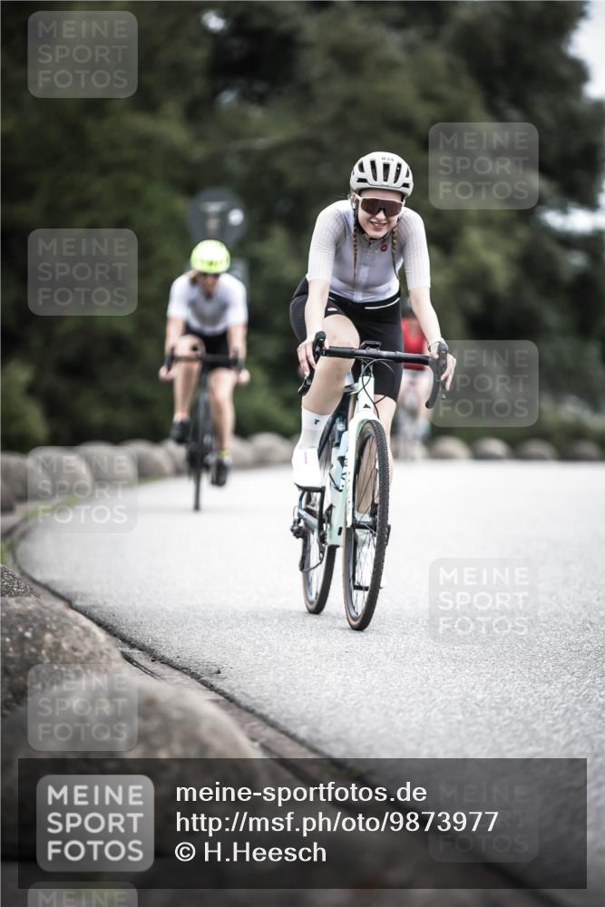 21.06.2026 - 29. Vierlanden-Triathlon H.Heesch http://msf.ph/oto/9873977 21.06.2026 12:16:08 Radfahren 834, 837, 856, 861 meine-sportfotos.de