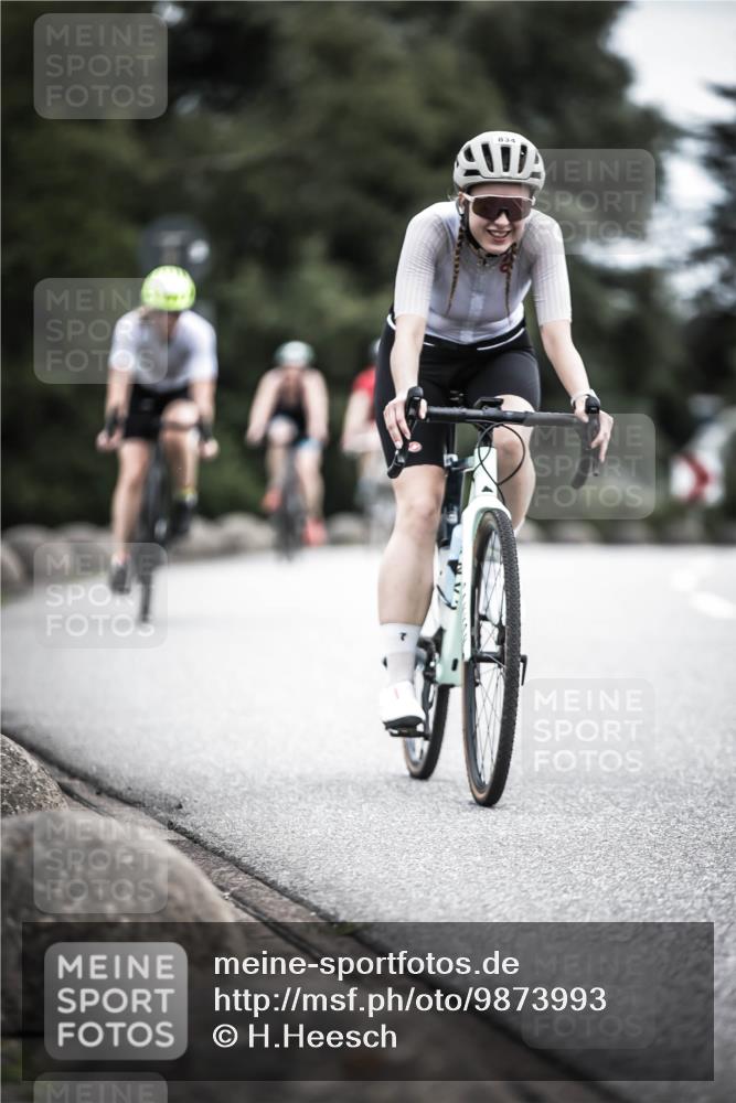 21.06.2026 - 29. Vierlanden-Triathlon H.Heesch http://msf.ph/oto/9873993 21.06.2026 12:16:08 Radfahren 834, 837, 856, 861 meine-sportfotos.de