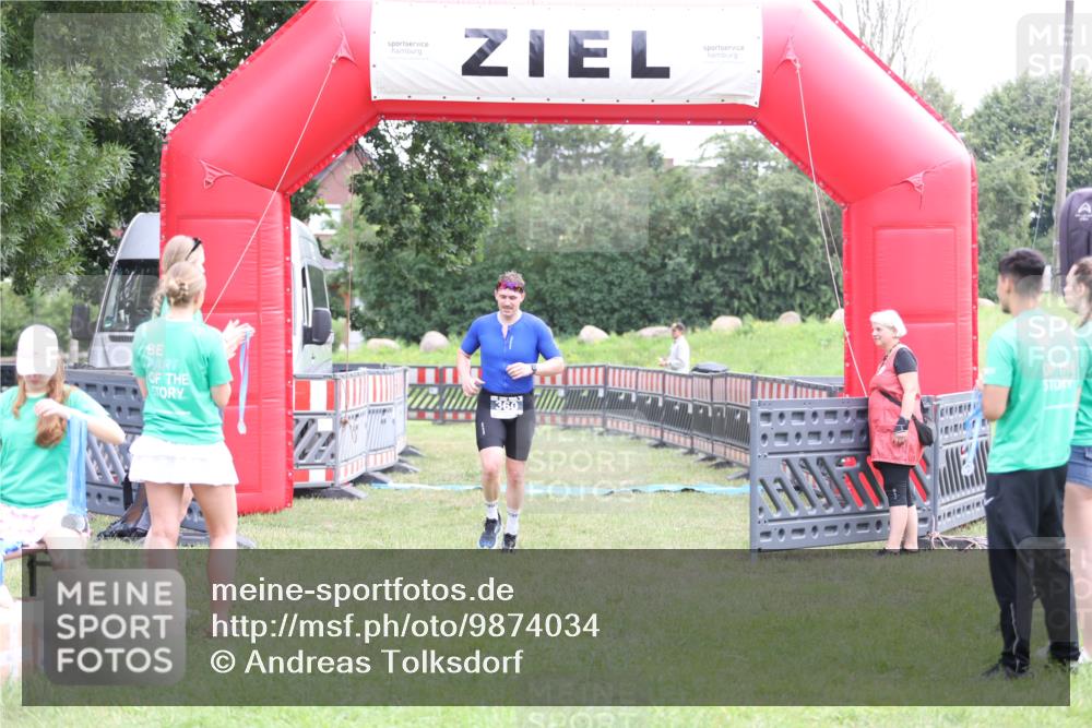 21.06.2026 - 29. Vierlanden-Triathlon Andreas Tolksdorf http://msf.ph/oto/9874034 21.06.2026 11:04:21 Ziel 360, 360 meine-sportfotos.de