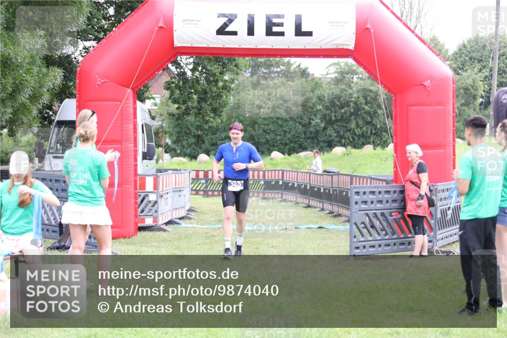 21.06.2026 - 29. Vierlanden-Triathlon Andreas Tolksdorf http://msf.ph/oto/9874040 21.06.2026 11:04:21 Ziel 360, 360 meine-sportfotos.de