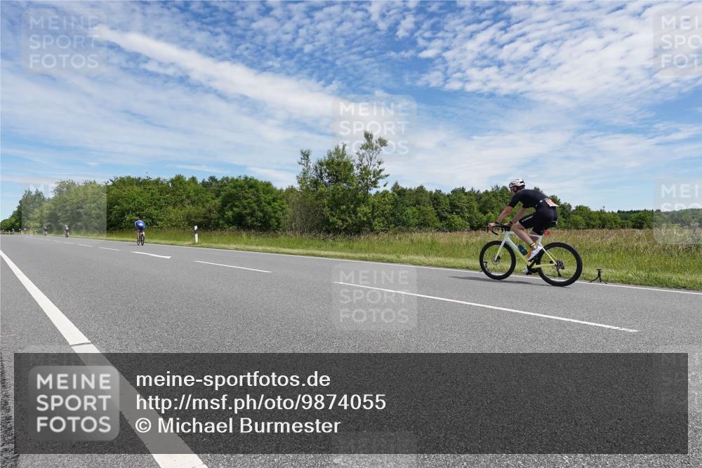 21.06.2026 - Viking Triathlon Michael Burmester http://msf.ph/oto/9874055 21.06.2026 12:45:49 Radfahren 54, 135, 205, 238, 309, 421 meine-sportfotos.de