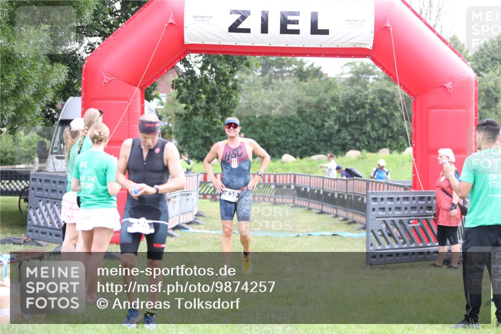 21.06.2026 - 29. Vierlanden-Triathlon Andreas Tolksdorf http://msf.ph/oto/9874257 21.06.2026 11:04:58 Ziel 430, 430 meine-sportfotos.de