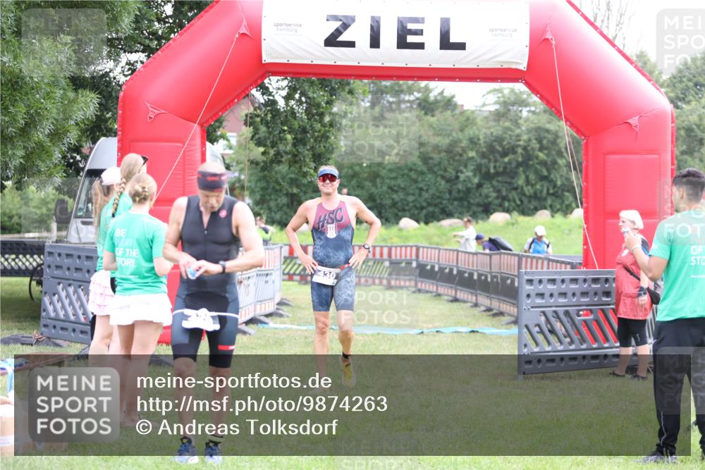 21.06.2026 - 29. Vierlanden-Triathlon Andreas Tolksdorf http://msf.ph/oto/9874263 21.06.2026 11:04:58 Ziel 430, 430 meine-sportfotos.de