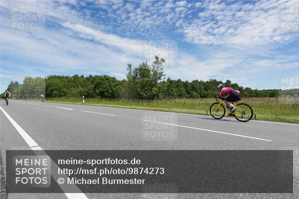 21.06.2026 - Viking Triathlon Michael Burmester http://msf.ph/oto/9874273 21.06.2026 12:48:09 Radfahren 57, 58, 73, 124, 126, 166, 232, 531, 608, 644 meine-sportfotos.de