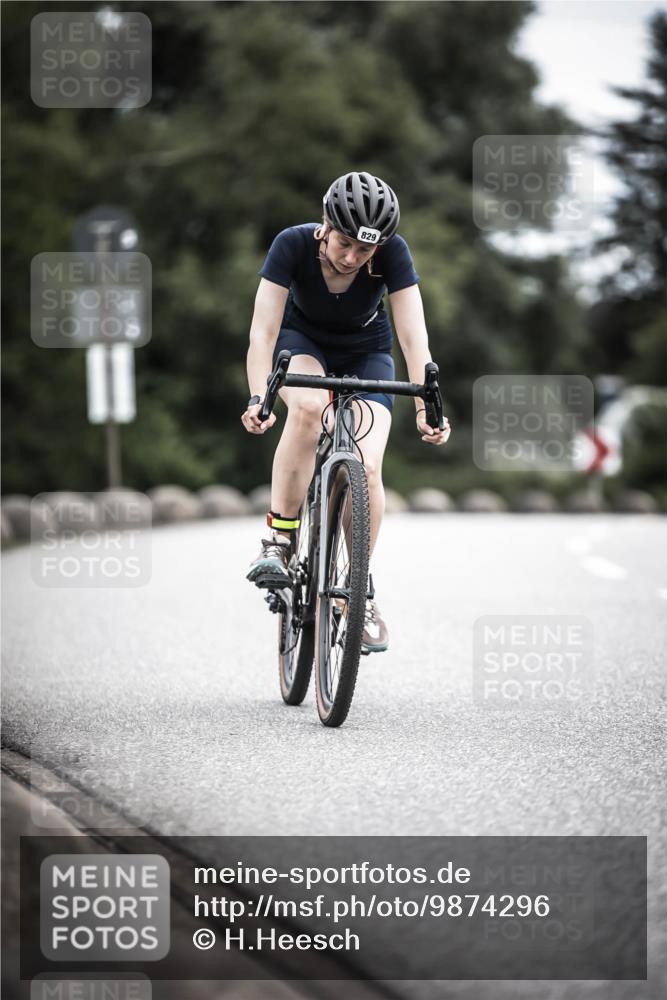 21.06.2026 - 29. Vierlanden-Triathlon H.Heesch http://msf.ph/oto/9874296 21.06.2026 12:16:46 Radfahren 805, 829 meine-sportfotos.de