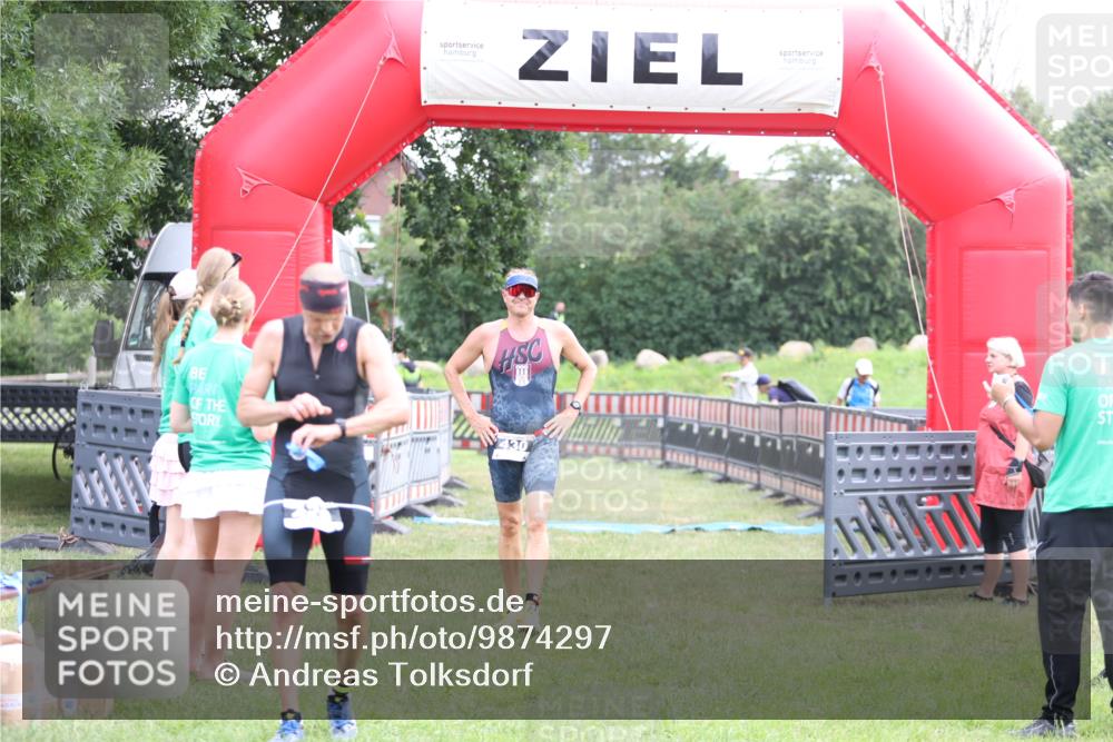 21.06.2026 - 29. Vierlanden-Triathlon Andreas Tolksdorf http://msf.ph/oto/9874297 21.06.2026 11:04:59 Ziel 430, 430 meine-sportfotos.de