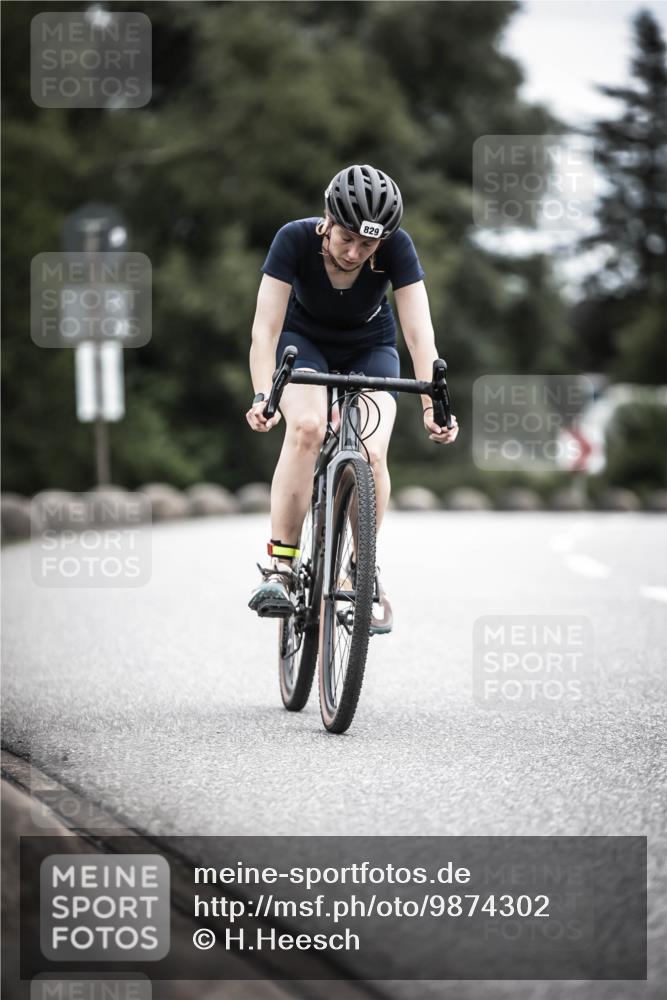 21.06.2026 - 29. Vierlanden-Triathlon H.Heesch http://msf.ph/oto/9874302 21.06.2026 12:16:46 Radfahren 805, 829 meine-sportfotos.de