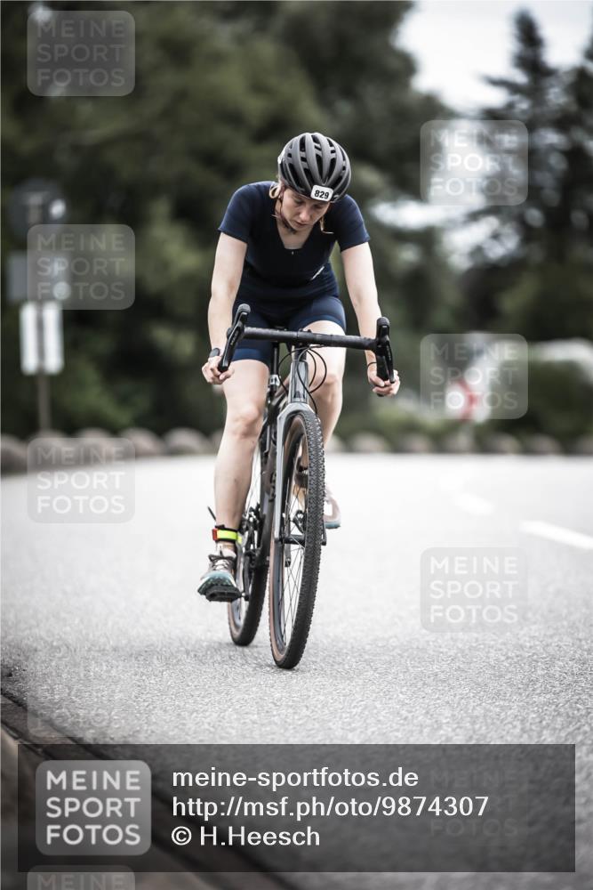 21.06.2026 - 29. Vierlanden-Triathlon H.Heesch http://msf.ph/oto/9874307 21.06.2026 12:16:46 Radfahren 805, 829 meine-sportfotos.de