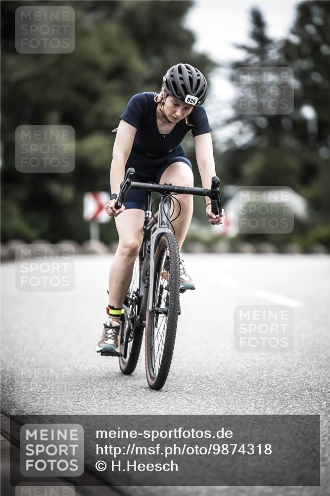 21.06.2026 - 29. Vierlanden-Triathlon H.Heesch http://msf.ph/oto/9874318 21.06.2026 12:16:47 Radfahren 805, 829 meine-sportfotos.de