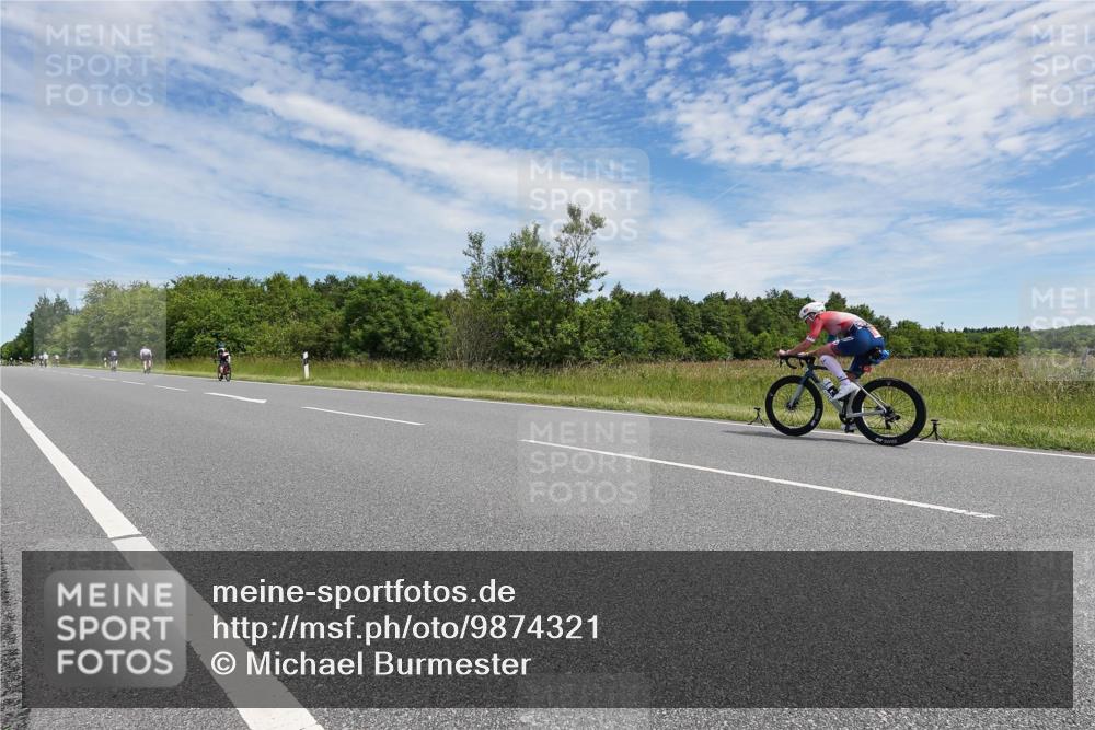 21.06.2026 - Viking Triathlon Michael Burmester http://msf.ph/oto/9874321 21.06.2026 12:48:31 Radfahren 57, 124, 232, 273, 273 meine-sportfotos.de