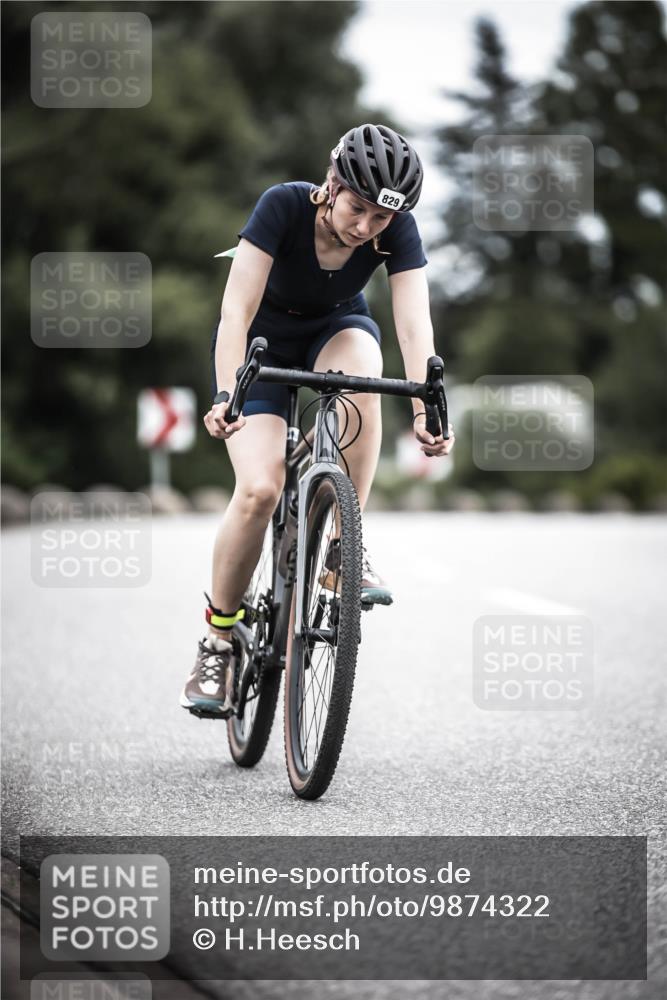 21.06.2026 - 29. Vierlanden-Triathlon H.Heesch http://msf.ph/oto/9874322 21.06.2026 12:16:47 Radfahren 805, 829 meine-sportfotos.de