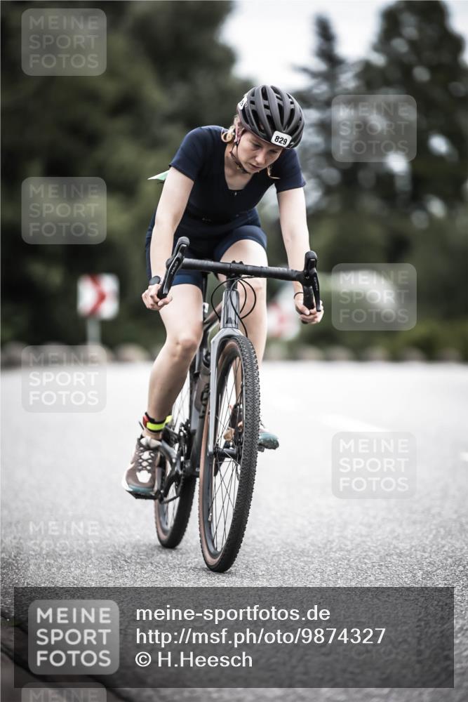 21.06.2026 - 29. Vierlanden-Triathlon H.Heesch http://msf.ph/oto/9874327 21.06.2026 12:16:47 Radfahren 805, 829 meine-sportfotos.de