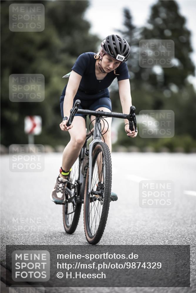21.06.2026 - 29. Vierlanden-Triathlon H.Heesch http://msf.ph/oto/9874329 21.06.2026 12:16:47 Radfahren 805, 829 meine-sportfotos.de