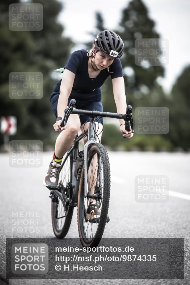 21.06.2026 - 29. Vierlanden-Triathlon H.Heesch http://msf.ph/oto/9874335 21.06.2026 12:16:47 Radfahren 805, 829 meine-sportfotos.de