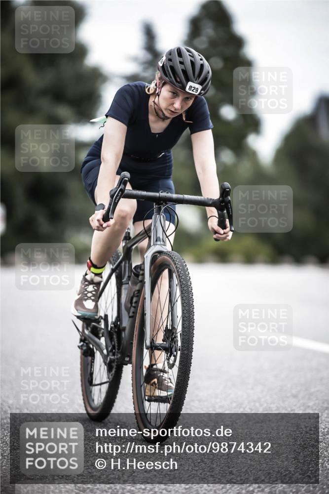 21.06.2026 - 29. Vierlanden-Triathlon H.Heesch http://msf.ph/oto/9874342 21.06.2026 12:16:47 Radfahren 805, 829 meine-sportfotos.de
