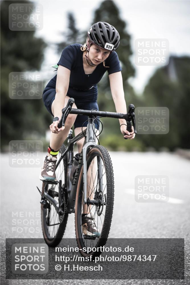 21.06.2026 - 29. Vierlanden-Triathlon H.Heesch http://msf.ph/oto/9874347 21.06.2026 12:16:47 Radfahren 805, 829 meine-sportfotos.de
