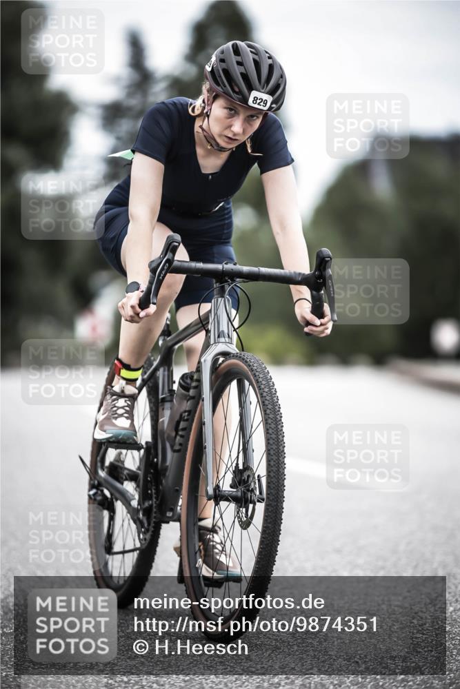 21.06.2026 - 29. Vierlanden-Triathlon H.Heesch http://msf.ph/oto/9874351 21.06.2026 12:16:47 Radfahren 805, 829 meine-sportfotos.de