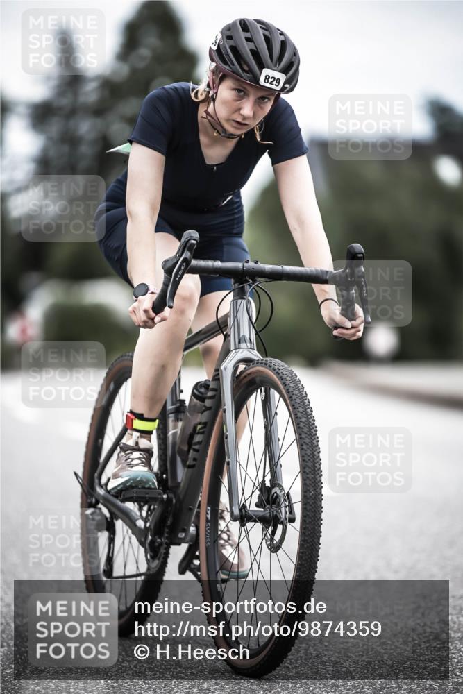21.06.2026 - 29. Vierlanden-Triathlon H.Heesch http://msf.ph/oto/9874359 21.06.2026 12:16:47 Radfahren 805, 829 meine-sportfotos.de