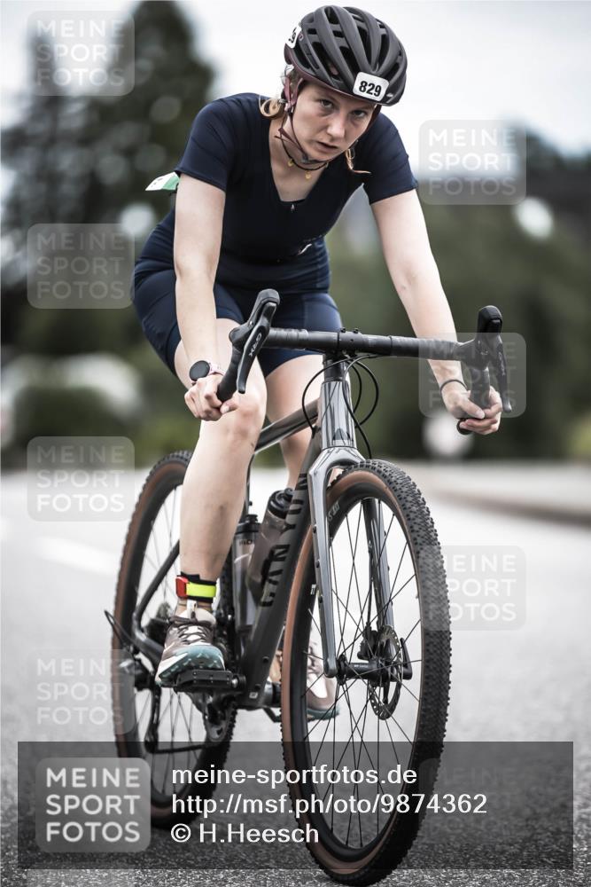 21.06.2026 - 29. Vierlanden-Triathlon H.Heesch http://msf.ph/oto/9874362 21.06.2026 12:16:47 Radfahren 805, 829 meine-sportfotos.de