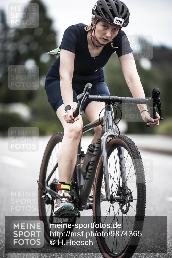 21.06.2026 - 29. Vierlanden-Triathlon H.Heesch http://msf.ph/oto/9874365 21.06.2026 12:16:47 Radfahren 805, 829 meine-sportfotos.de