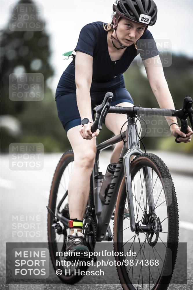 21.06.2026 - 29. Vierlanden-Triathlon H.Heesch http://msf.ph/oto/9874368 21.06.2026 12:16:47 Radfahren 805, 829 meine-sportfotos.de