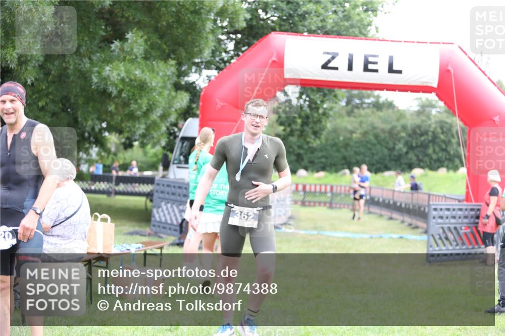 21.06.2026 - 29. Vierlanden-Triathlon Andreas Tolksdorf http://msf.ph/oto/9874388 21.06.2026 11:05:23 Ziel 346, 346 meine-sportfotos.de