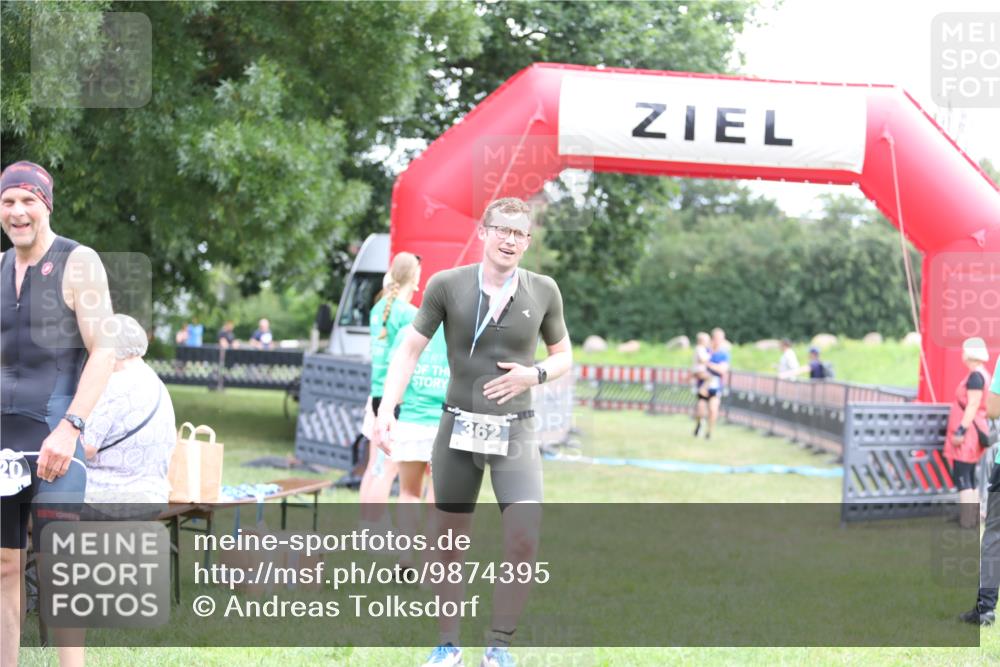 21.06.2026 - 29. Vierlanden-Triathlon Andreas Tolksdorf http://msf.ph/oto/9874395 21.06.2026 11:05:23 Ziel 346, 346 meine-sportfotos.de