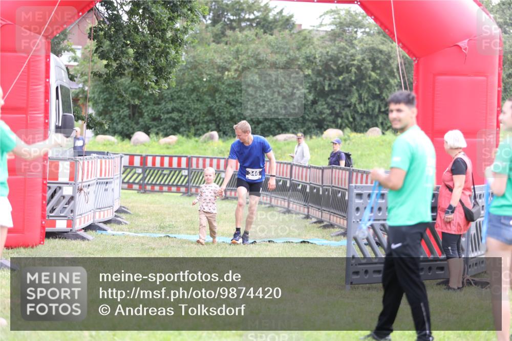 21.06.2026 - 29. Vierlanden-Triathlon Andreas Tolksdorf http://msf.ph/oto/9874420 21.06.2026 11:05:29 Ziel 346, 346 meine-sportfotos.de