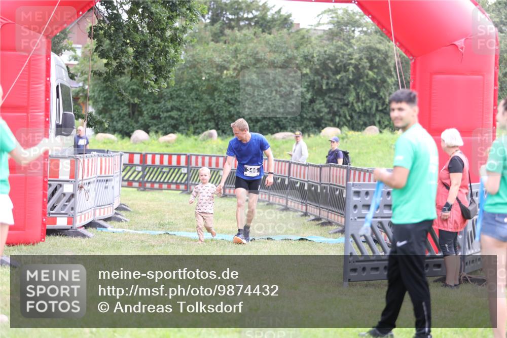 21.06.2026 - 29. Vierlanden-Triathlon Andreas Tolksdorf http://msf.ph/oto/9874432 21.06.2026 11:05:29 Ziel 346, 346 meine-sportfotos.de
