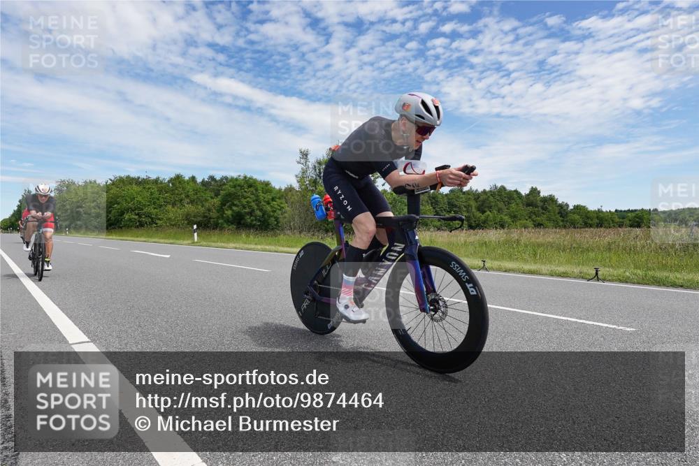 21.06.2026 - Viking Triathlon Michael Burmester http://msf.ph/oto/9874464 21.06.2026 12:50:45 Radfahren 26, 190, 211, 261, 326, 387, 463, 556 meine-sportfotos.de