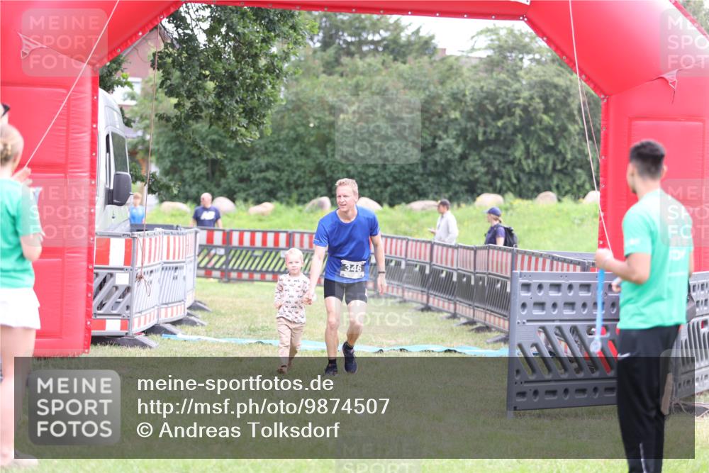 21.06.2026 - 29. Vierlanden-Triathlon Andreas Tolksdorf http://msf.ph/oto/9874507 21.06.2026 11:05:30 Ziel 346, 346 meine-sportfotos.de