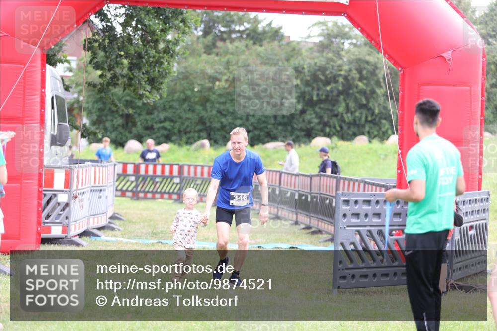 21.06.2026 - 29. Vierlanden-Triathlon Andreas Tolksdorf http://msf.ph/oto/9874521 21.06.2026 11:05:31 Ziel 346, 346 meine-sportfotos.de