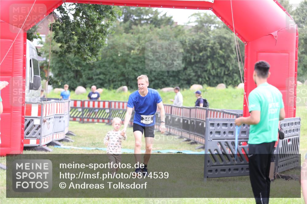 21.06.2026 - 29. Vierlanden-Triathlon Andreas Tolksdorf http://msf.ph/oto/9874539 21.06.2026 11:05:31 Ziel 346, 346 meine-sportfotos.de