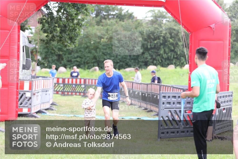 21.06.2026 - 29. Vierlanden-Triathlon Andreas Tolksdorf http://msf.ph/oto/9874563 21.06.2026 11:05:32 Ziel 337, 346, 337, 346 meine-sportfotos.de