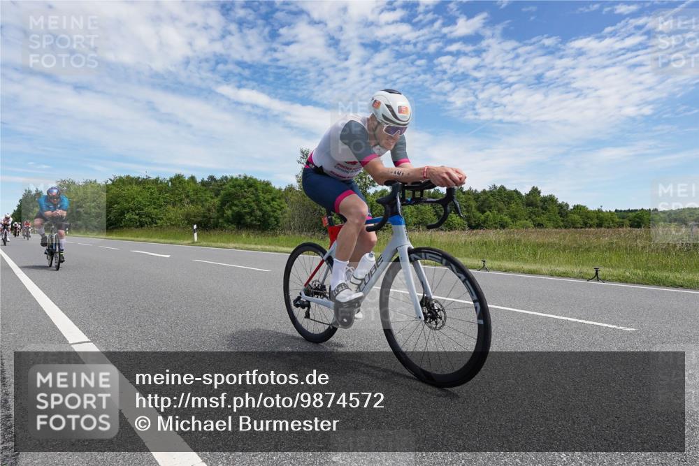 21.06.2026 - Viking Triathlon Michael Burmester http://msf.ph/oto/9874572 21.06.2026 12:52:31 Radfahren 63, 64, 75, 87, 89, 95, 118, 162, 198, 252, 411, 459, 460, 464, 490, 522, 552, 619 meine-sportfotos.de