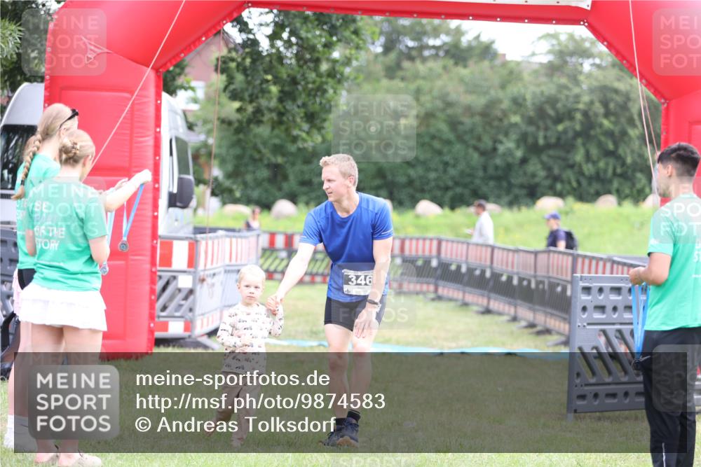 21.06.2026 - 29. Vierlanden-Triathlon Andreas Tolksdorf http://msf.ph/oto/9874583 21.06.2026 11:05:33 Ziel 337, 346, 337, 346 meine-sportfotos.de