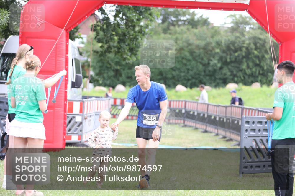 21.06.2026 - 29. Vierlanden-Triathlon Andreas Tolksdorf http://msf.ph/oto/9874597 21.06.2026 11:05:33 Ziel 337, 346, 337, 346 meine-sportfotos.de