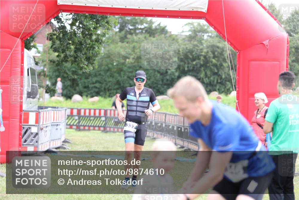 21.06.2026 - 29. Vierlanden-Triathlon Andreas Tolksdorf http://msf.ph/oto/9874610 21.06.2026 11:05:45 Ziel 337, 337 meine-sportfotos.de